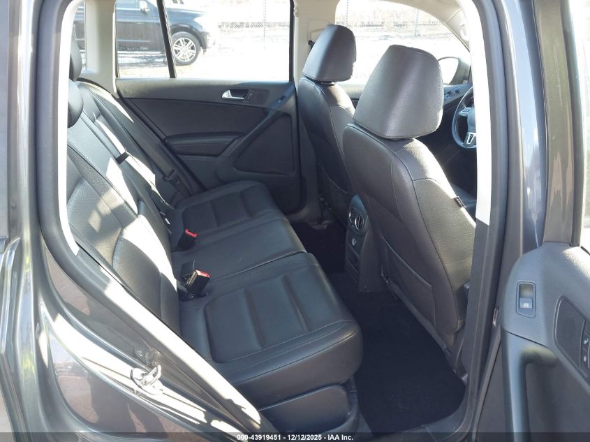 2016 Volkswagen Tiguan R-Line/S/Se/Sel VIN: WVGBV7AX4GW539271 Lot: 43919451