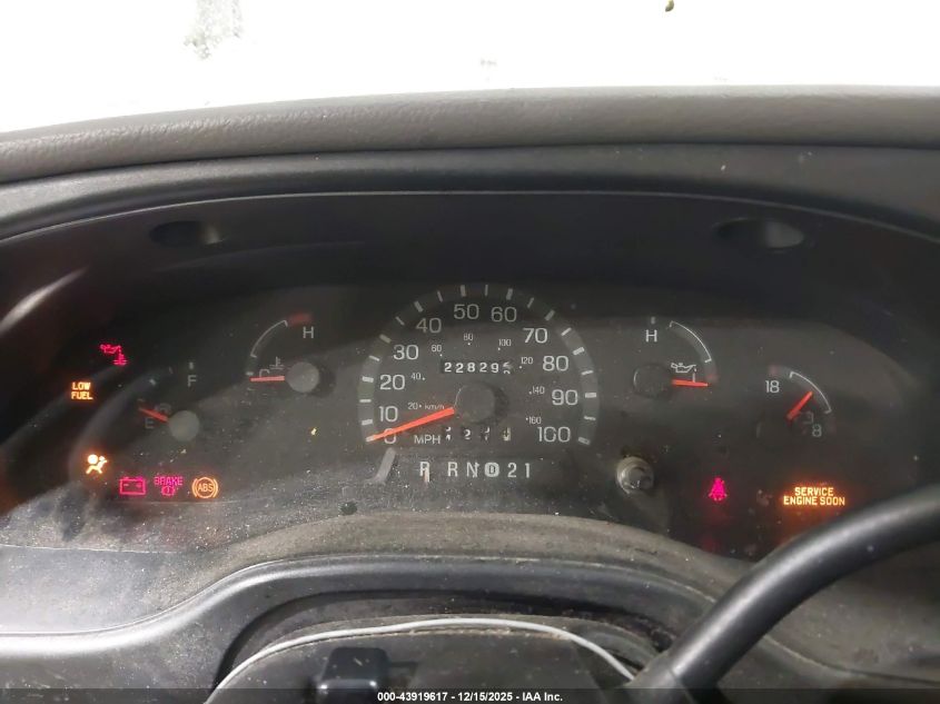 2002 Ford E-350 Super Duty Xl/Xlt VIN: 1FBNE31L22HA39599 Lot: 43919617