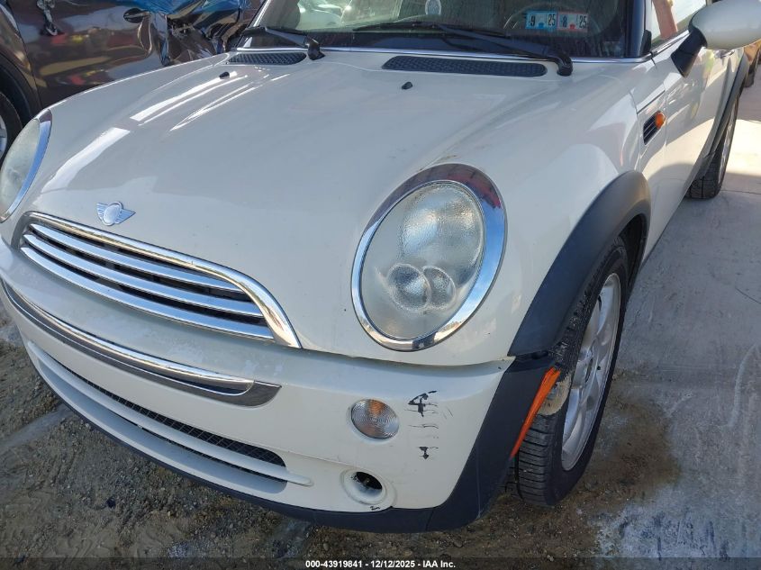 2008 Mini Cooper VIN: WMWRF33578TG18649 Lot: 43919841