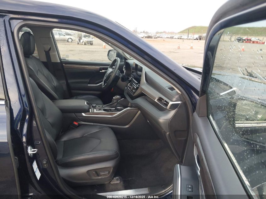 2022 Toyota Highlander - 5TDFZRBH8NS228727