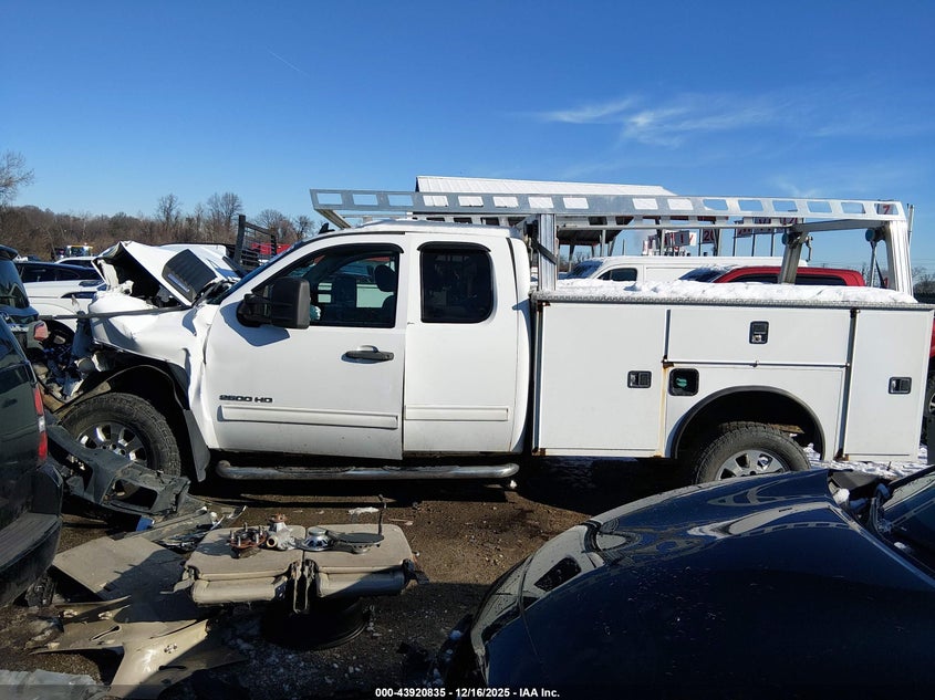 2009 CHEVROLET SILVERADO 2500HD LT · Фото 14