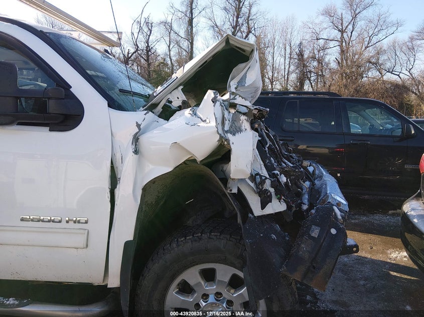 2009 CHEVROLET SILVERADO 2500HD LT · Фото 17