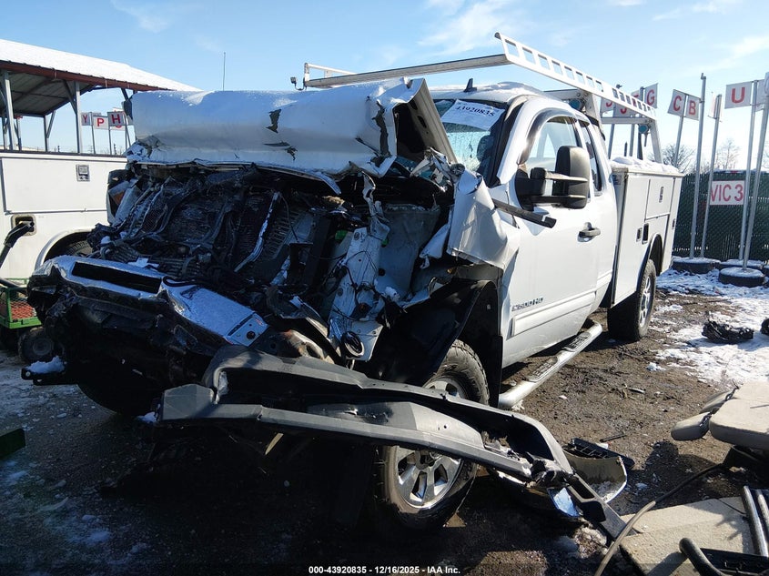 2009 CHEVROLET SILVERADO 2500HD LT · Фото 2
