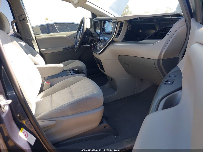 2019 Toyota Sienna Le 8 Passenger