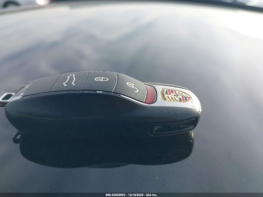 2016 Porsche Macan Turbo VIN: WP1AF2A51GLB93811 Lot: 43920953