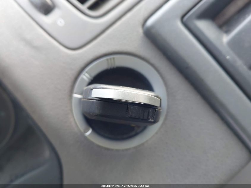 2005 Volvo S40 2.4I VIN: YV1MS382X52047996 Lot: 43921023