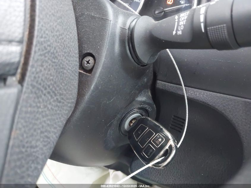 2015 Toyota Corolla Le VIN: 5YFBURHE2FP215590 Lot: 43921043