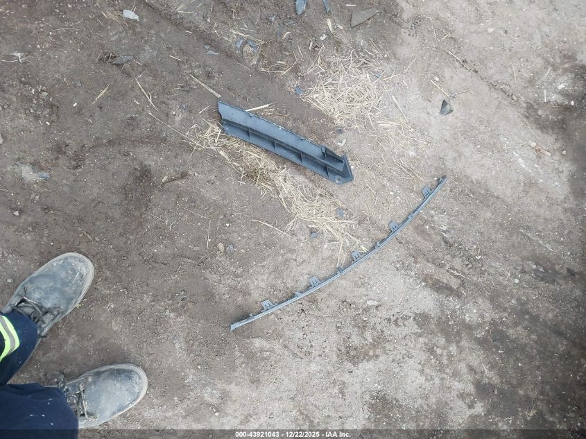 2015 Toyota Corolla Le VIN: 5YFBURHE2FP215590 Lot: 43921043