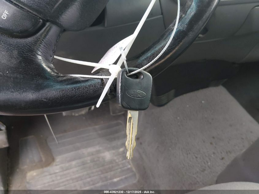 2000 Ford F-150 Lariat/Work Series/Xl/Xlt VIN: 1FTRX17W8YKB18266 Lot: 43921230