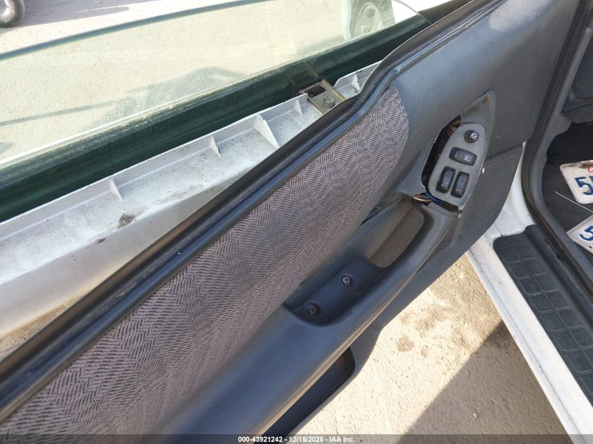 1998 Chevrolet Camaro VIN: 2G1FP22K8W2135307 Lot: 43921242