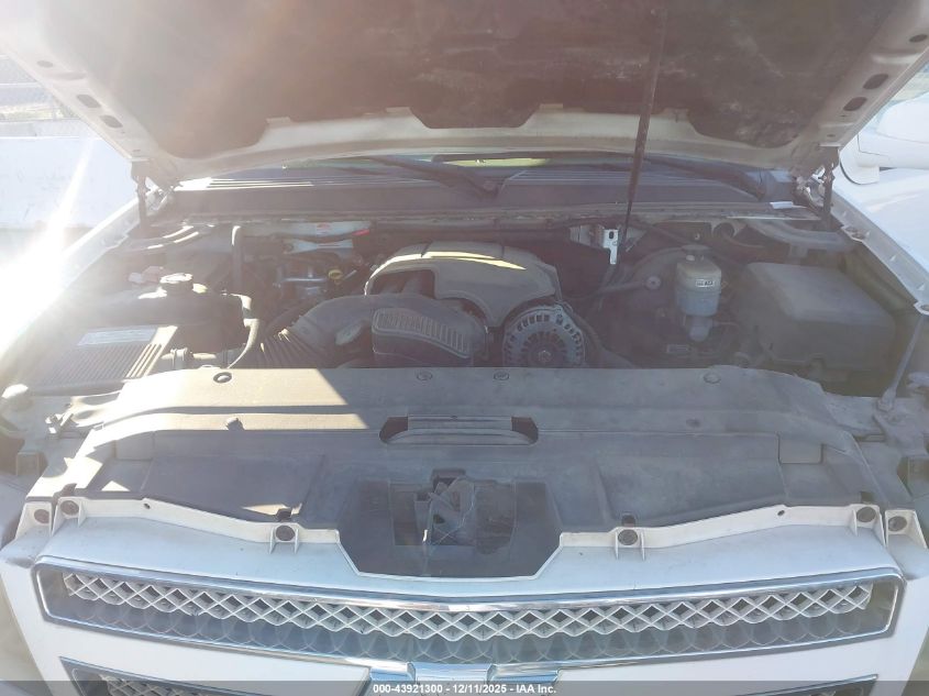 2008 Chevrolet Suburban 1500 Lt VIN: 3GNFC16018G158215 Lot: 43921300