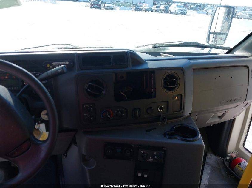 2017 Ford E-450 Cutaway VIN: 1FDFE4FS9HDC65978 Lot: 43921444