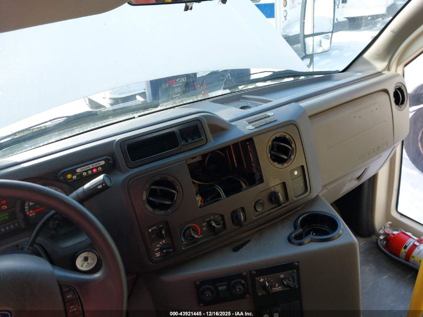 2017 Ford E-450 Cutaway VIN: 1FDFE4FSXHDC67058 Lot: 43921445