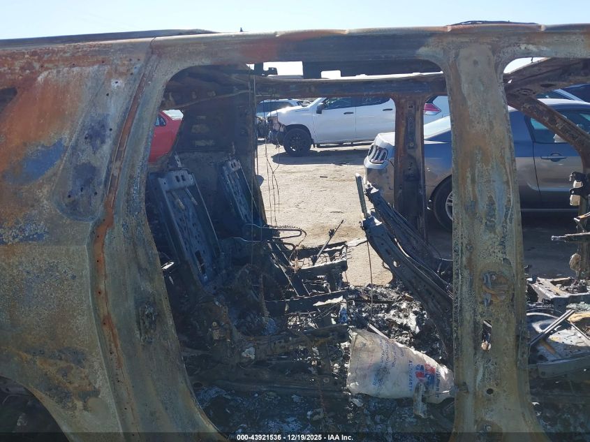 2025 GMC Yukon Xl 4Wd At4 Ultimate VIN: 1GKS2WRL5SR172126 Lot: 43921536