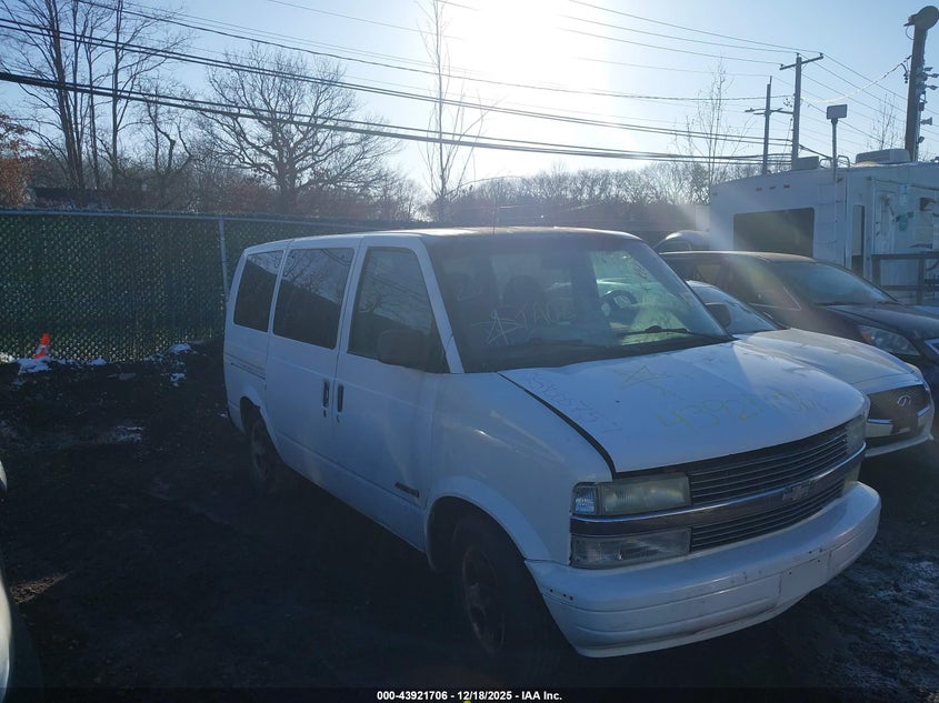 CHEVROLET ASTRO 2003. Lot# 43921706. VIN 1GNDM19X43B101800. Photo 1