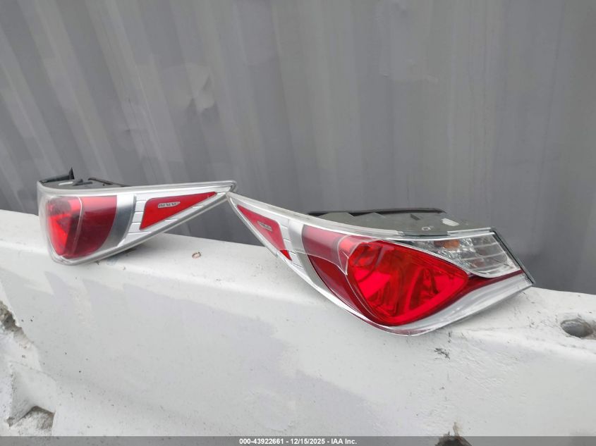 2012 Hyundai Sonata Hybrid VIN: KMHEC4A4XCA055782 Lot: 43922661