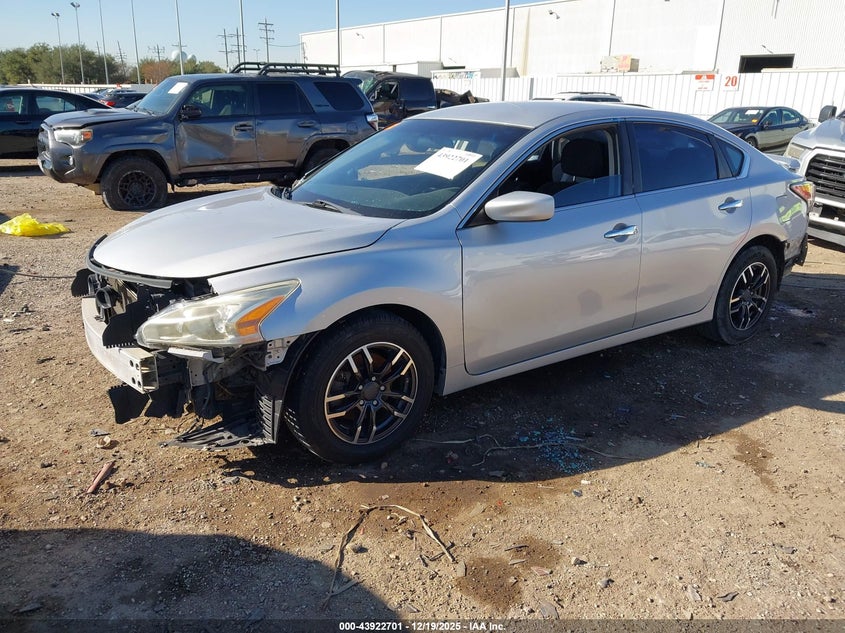 Nissan ALTIMA — thumbnail 2