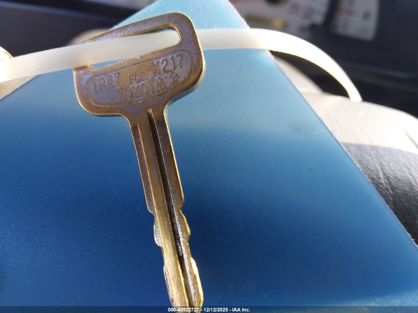 2000 Toyota Tacoma Prerunner V6 VIN: 4TASN92N7YZ637395 Lot: 43922727