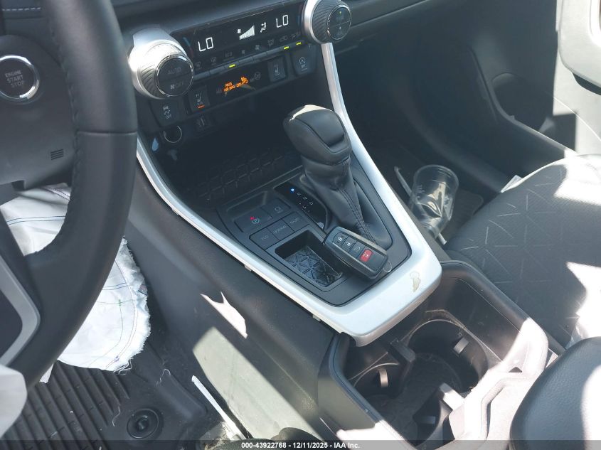 2024 Toyota Rav4 Xle VIN: 2T3W1RFV8RC280260 Lot: 43922768