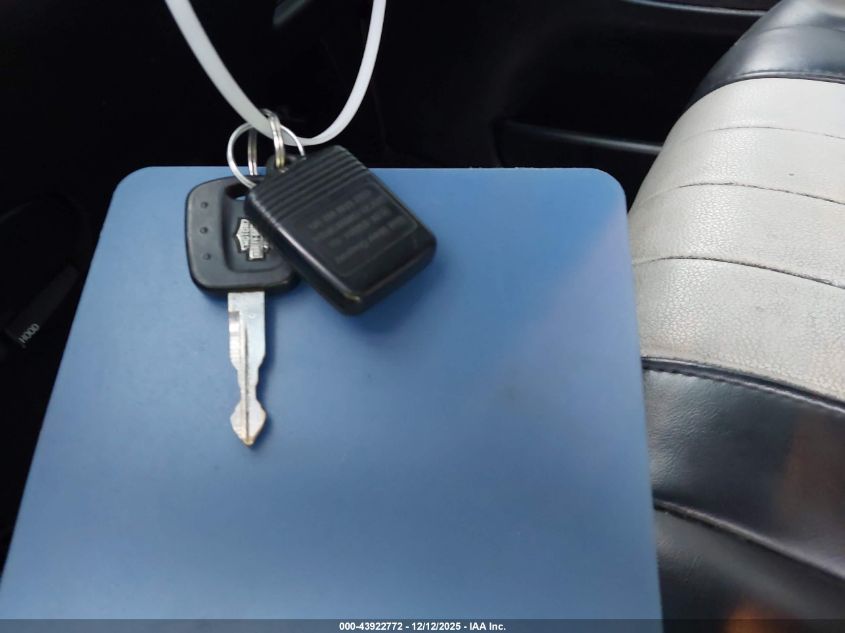 2003 Ford F-150 Lariat VIN: 1FTRW07303KC58937 Lot: 43922772