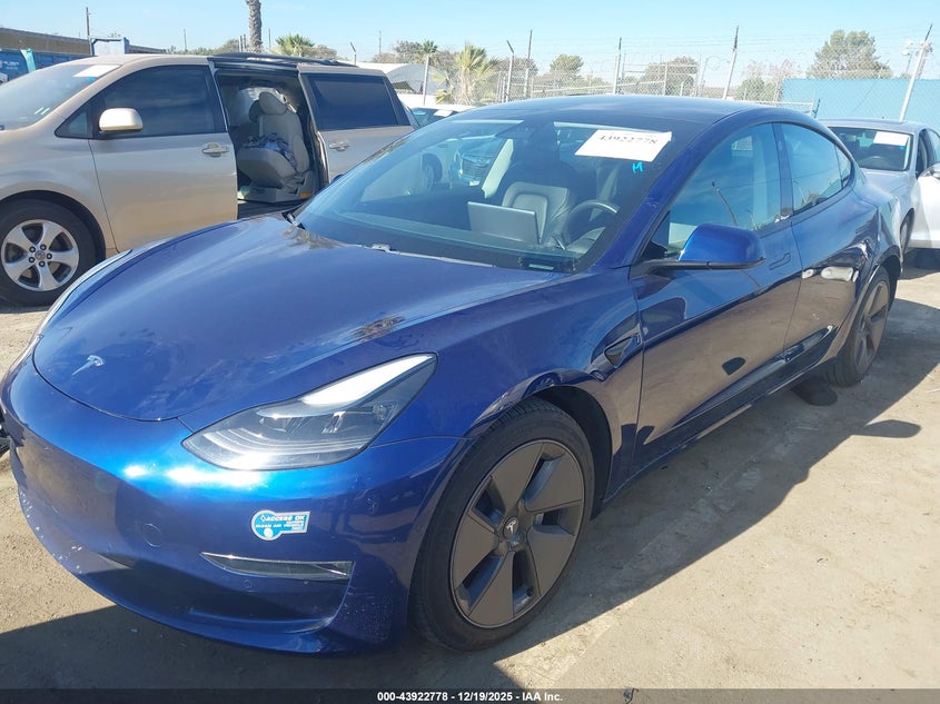 Tesla MODEL 3 — thumbnail 2