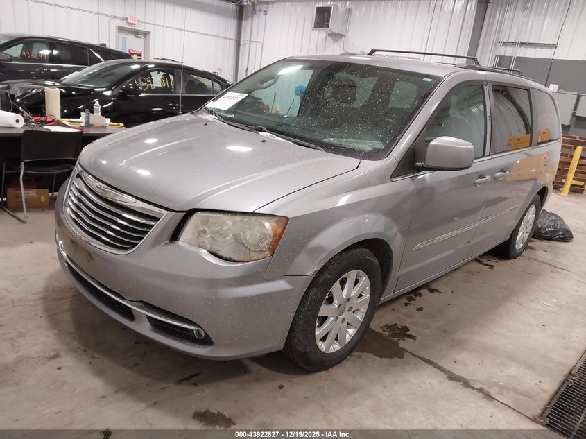 Chrysler TOWN & COUNTRY — thumbnail 2