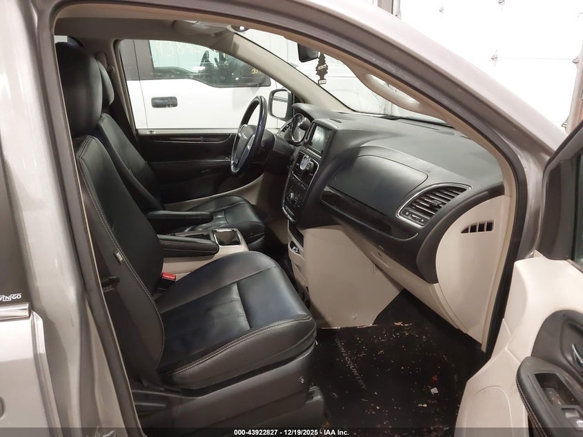 Chrysler TOWN & COUNTRY — thumbnail 5