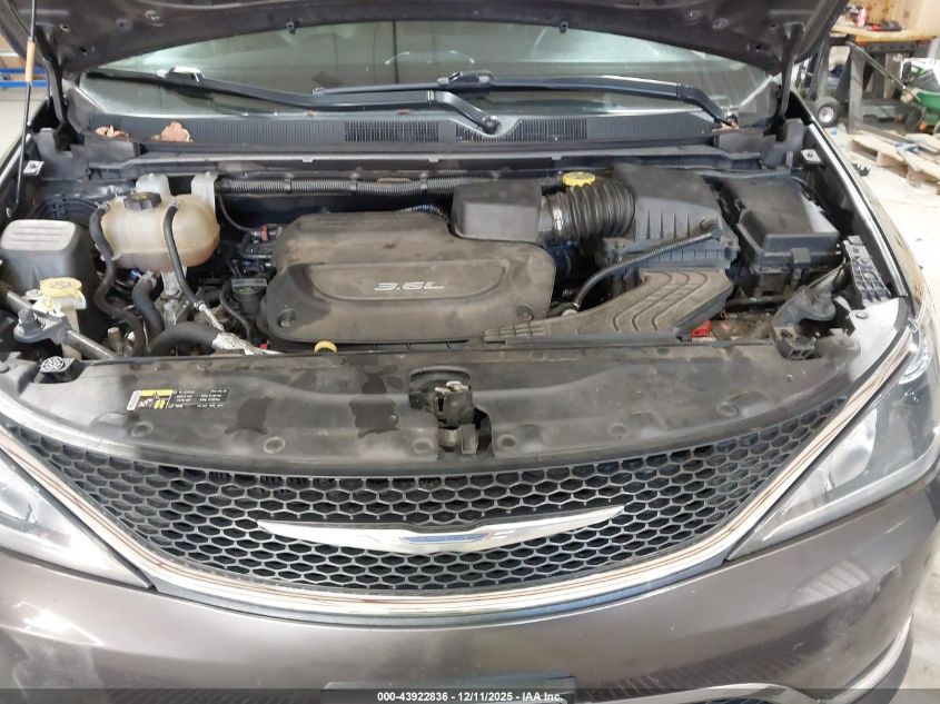 2017 Chrysler Pacifica Touring-L Plus VIN: 2C4RC1EG7HR588782 Lot: 43922836