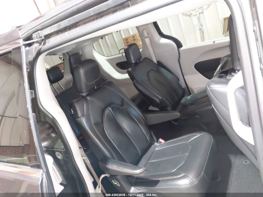 2017 Chrysler Pacifica Touring-L Plus VIN: 2C4RC1EG7HR588782 Lot: 43922836