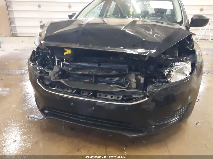 2018 Ford Focus S VIN: 1FADP3E22JL285508 Lot: 43923019