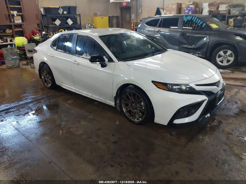 TOYOTA CAMRY SE NIGHTSHADE