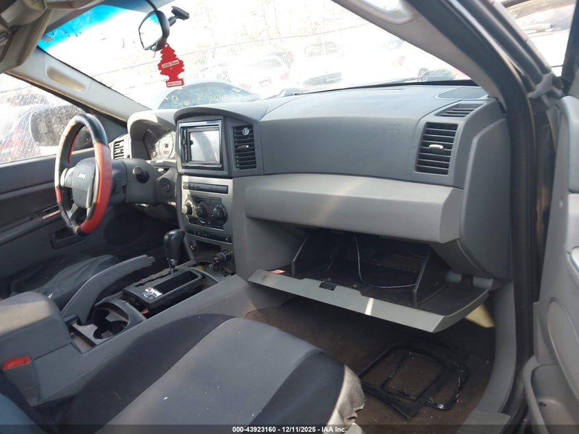 2005 Jeep Grand Cherokee Laredo