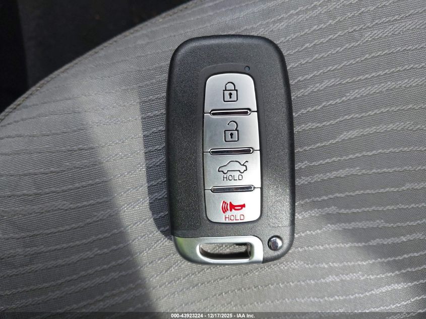 2011 Hyundai Sonata Hybrid VIN: KMHEC4A40BA005567 Lot: 43923224