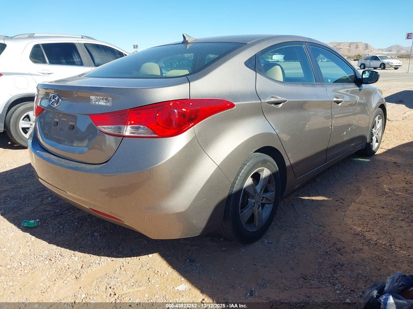 5NPDH4AE0DH437985 2013 HYUNDAI ELANTRA photo no. 4