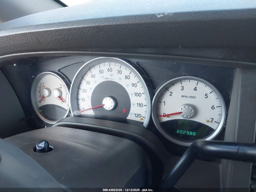 2005 Dodge Durango Slt VIN: 1D8HD48N15F526805 Lot: 43923339