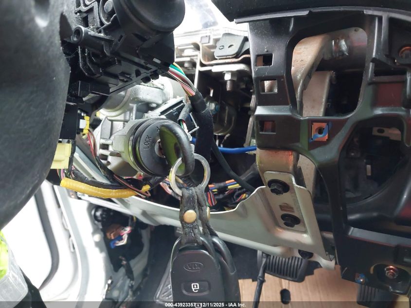 2011 Kia Sorento Lx VIN: 5XYKTCA17BG010479 Lot: 43923357