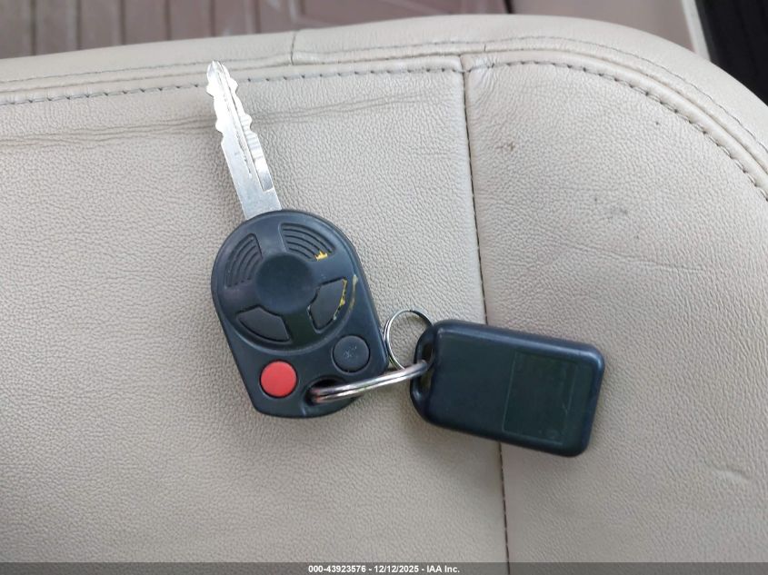 2011 Ford Escape Limited VIN: 1FMCU9EG3BKB00141 Lot: 43923576