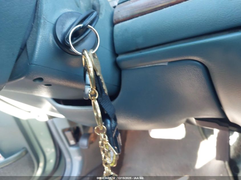 1997 Ford Crown Victoria Lx VIN: 2FALP74W2VX174070 Lot: 43923674