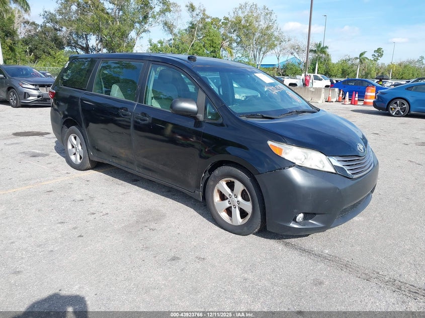 TOYOTA SIENNA L 7 PASSENGER