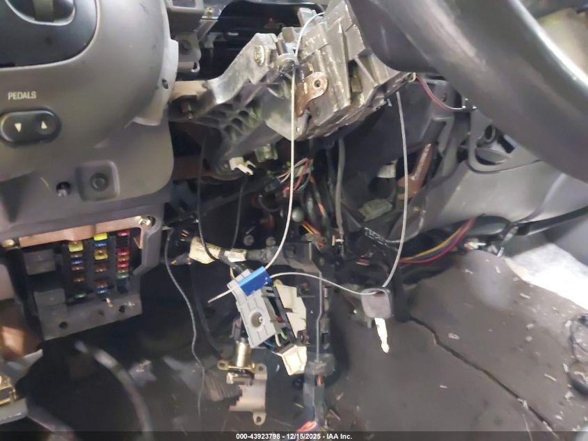 2001 Ford F-150 Harley-Davidson Edition/King Ranch Edition/Lariat/Xlt VIN: 1FTRW07L31KE40855 Lot: 43923798