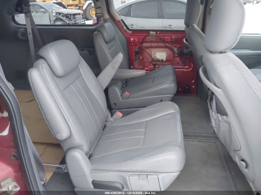 2005 Chrysler Town & Country Touring VIN: 2C4GP54L45R602070 Lot: 43923812