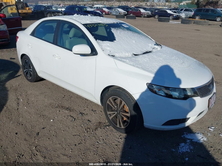 KNAFT4A22D5655565 KIA FORTE Photo 1