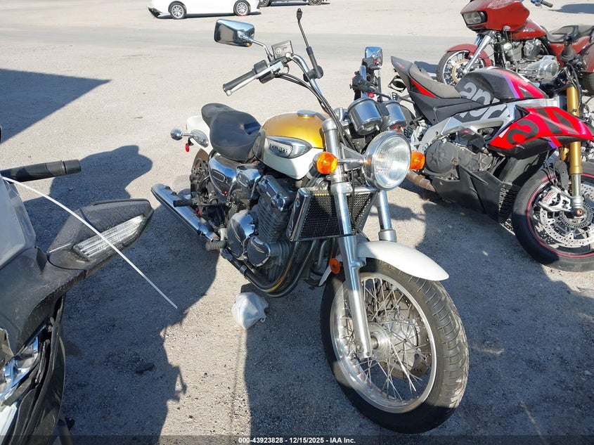 SMT399DJ2TJ037979 TRIUMPH ADVENTURER Photo 1