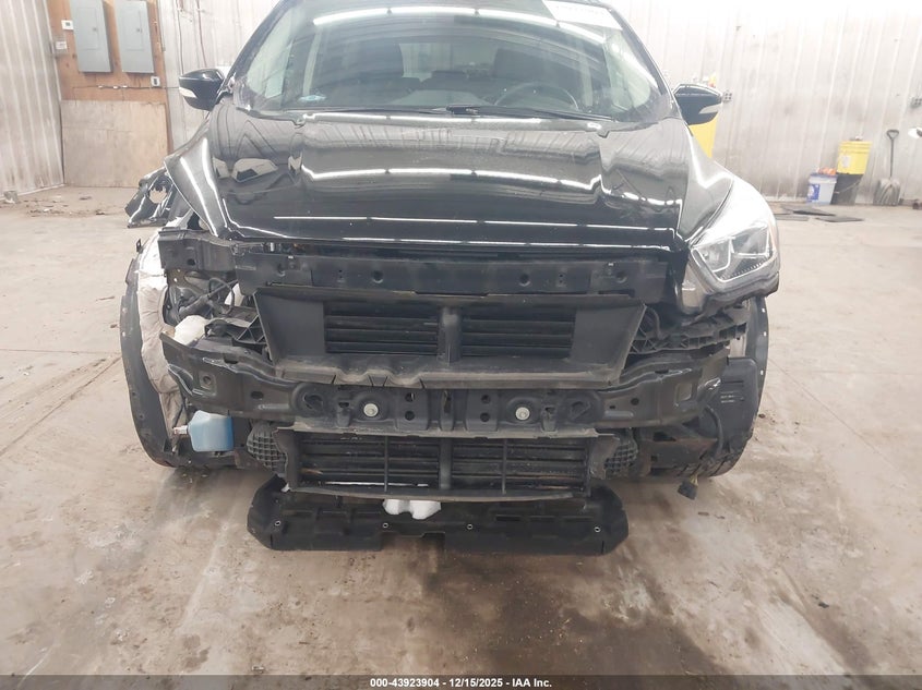 2017 Ford Escape Titanium VIN: 1FMCU9J9XHUC95711 Lot: 43923904