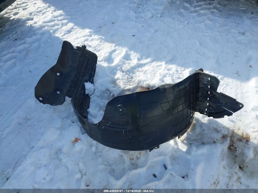 2017 Hyundai Santa Fe Sport 2.4L VIN: 5NMZUDLB0HH051803 Lot: 43924187