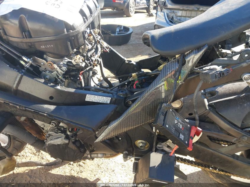 2006 Suzuki Gsx-R1000 VIN: JS1GT76AX62112746 Lot: 43924258