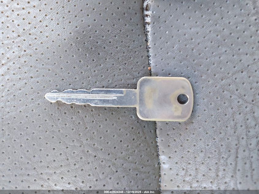 2002 Ford E-350 Cutaway Standard VIN: 1FDWE35L02HB17674 Lot: 43924348