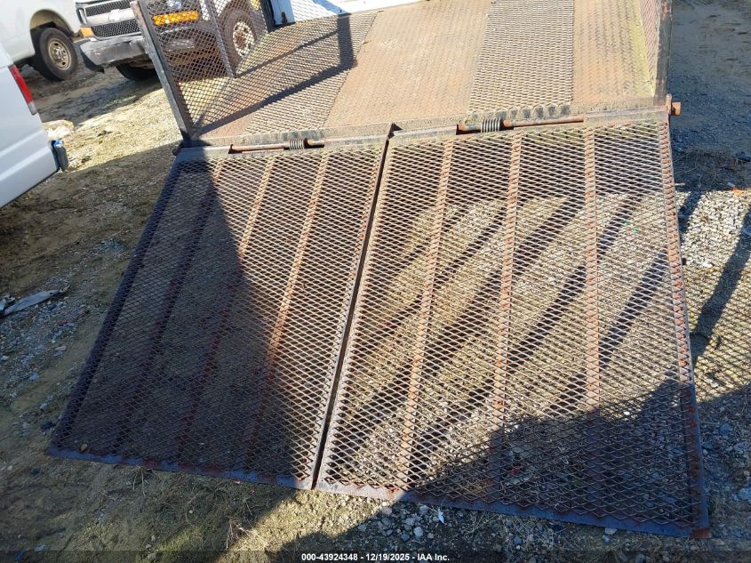 2002 Ford E-350 Cutaway Standard VIN: 1FDWE35L02HB17674 Lot: 43924348