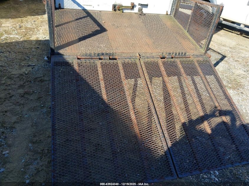 2002 Ford E-350 Cutaway Standard VIN: 1FDWE35L02HB17674 Lot: 43924348