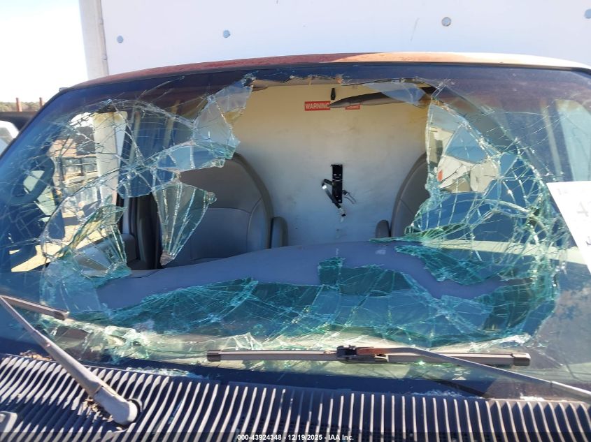 2002 Ford E-350 Cutaway Standard VIN: 1FDWE35L02HB17674 Lot: 43924348